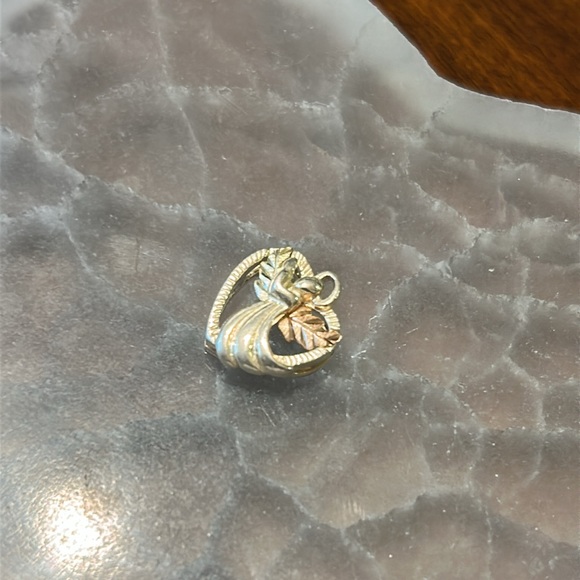 Black hills gold sterling silver angel pendant - Picture 2 of 5